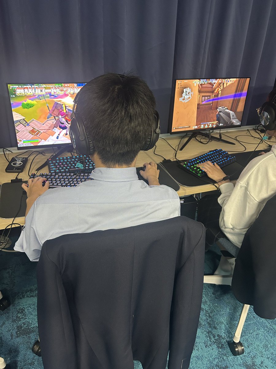 karatsuseishou's tweet photo. 唐津青翔高校eスポーツ部、土曜日も朝から活動中です！
VALORANTを中心に、LoLやFortnite、スト6に取り組んでいます🔥

#唐津青翔高校　#eスポーツ部　#VALORANT #LoL #Fortnite #Streetfighter６ https://t.co/cJP1R30s9L
