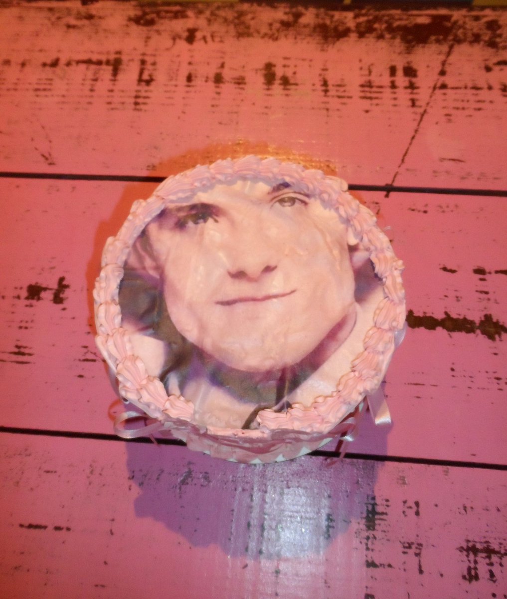 duh girl tweet media