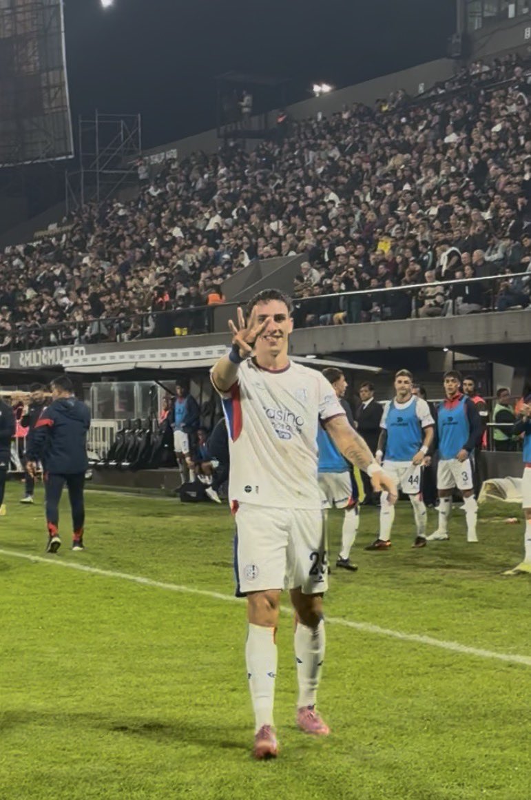 Auzmendi y su Festejo dedicado al Beto Acosta que lo elogió en la semana #SanLorenzo