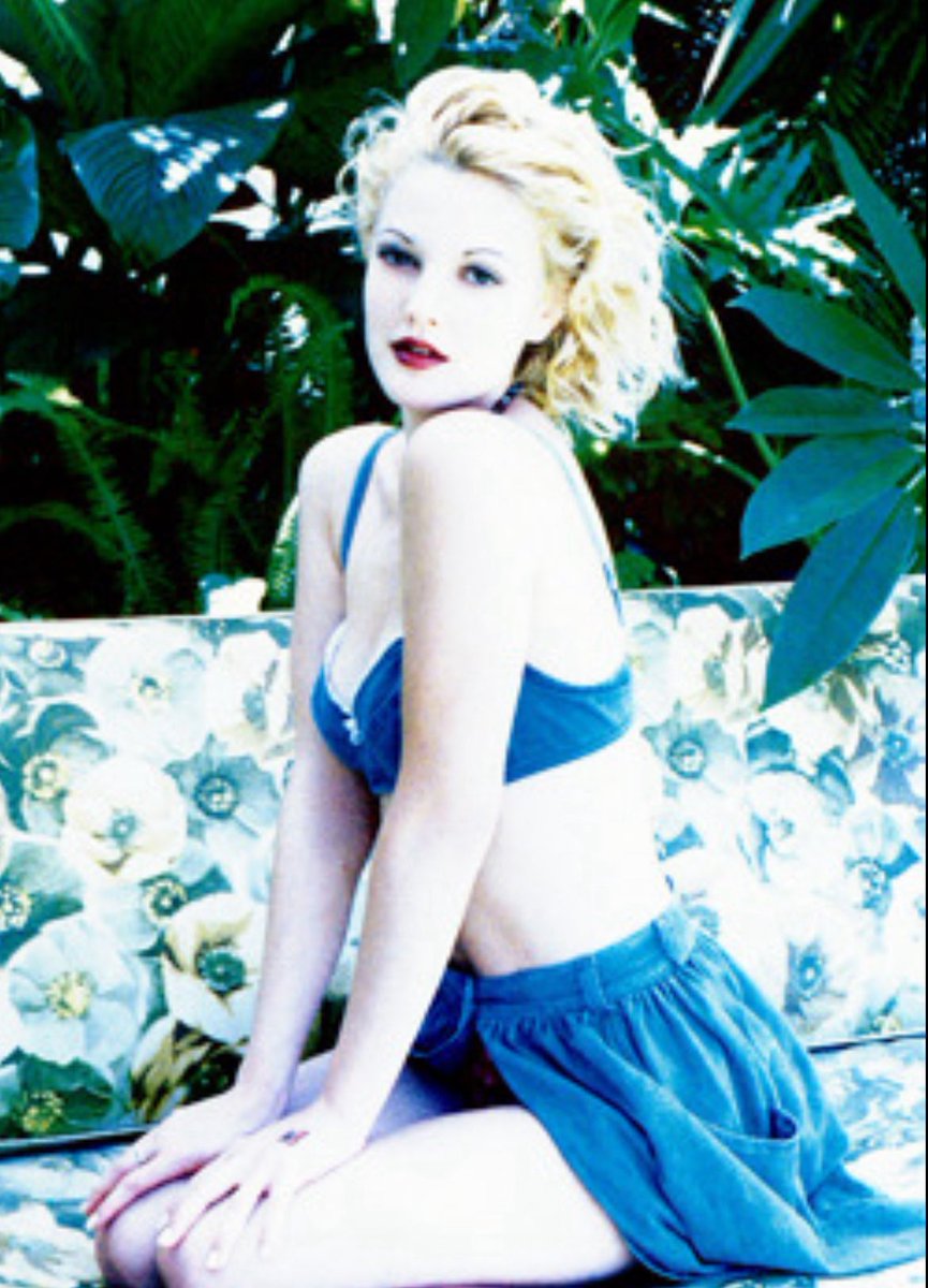 MarMadVic's tweet image. #FetishFriday #FlashbackFriday pre-#milf goddess of the hour Drew Barrymore!🔥😍🥵😈