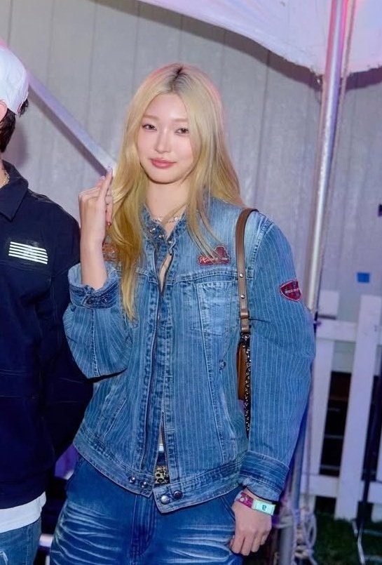 twiceasoty's tweet photo. karlee wearing yoonchae's jacket omg https://t.co/4pk7uYn2OX