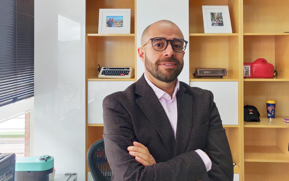 CalaveritaCol's tweet image. #Radio📻

⚠️ Advertencia ⚠️ 

Según fuertes rumores , El Sr. Hernando Paniagua, Ex director de @pulzo será el que reemplazará a Jorge Alfredo Vargas en @BluRadioCo

Estaba Alejado de la Radio pero Vuelve a tomar el poder y cubrir el espacio vacante 

Ocupaba el Puesto de