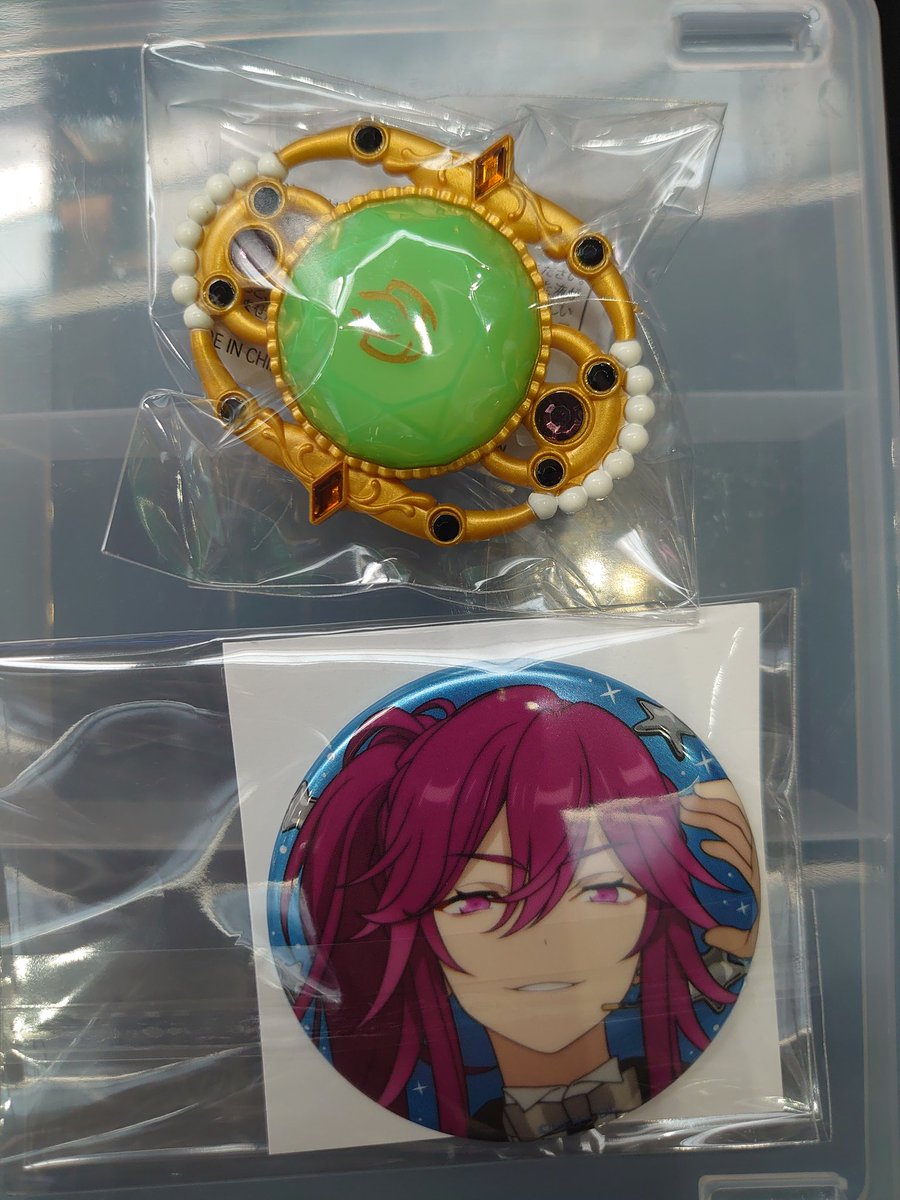 xxxkujiraaaaxxx's tweet photo. 【譲渡】あんスタ スタライ 10th リングライト 缶バッジ
【譲】(リ)ジュイス/(缶)望見
【求】チトセ
2:2での交換希望
ただ今スタライ現地におります。
郵送/なんば、日本橋付近/25日、26日なんばパークスシネマライビュ上映前後手渡し https://t.co/VNbjeSOQz6
