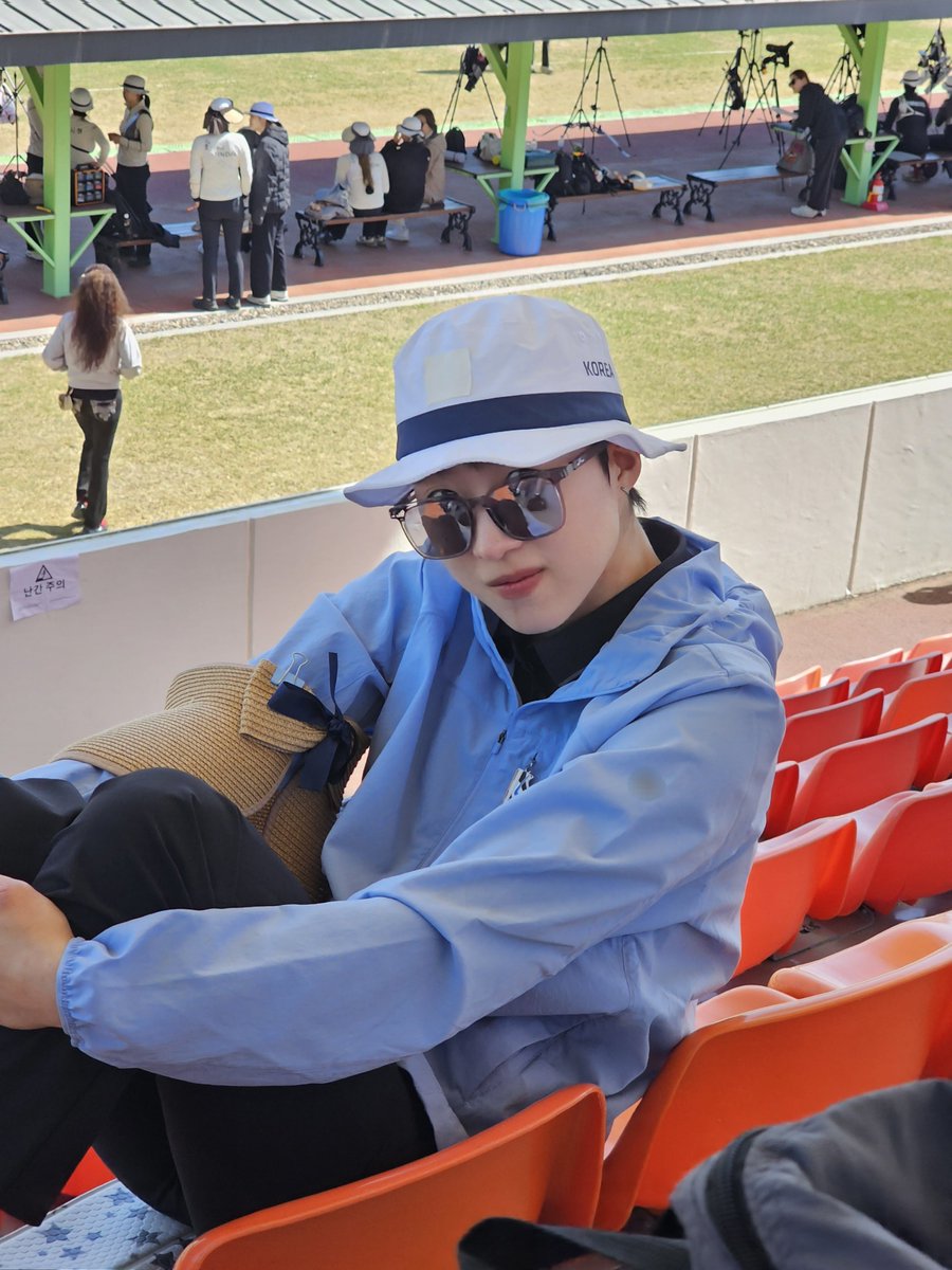 우리 아기앙큼토끼공주님~~~~~~
   ˖Ი𐑼⋆
( ˶˘ᵕ˘˶ )🩵