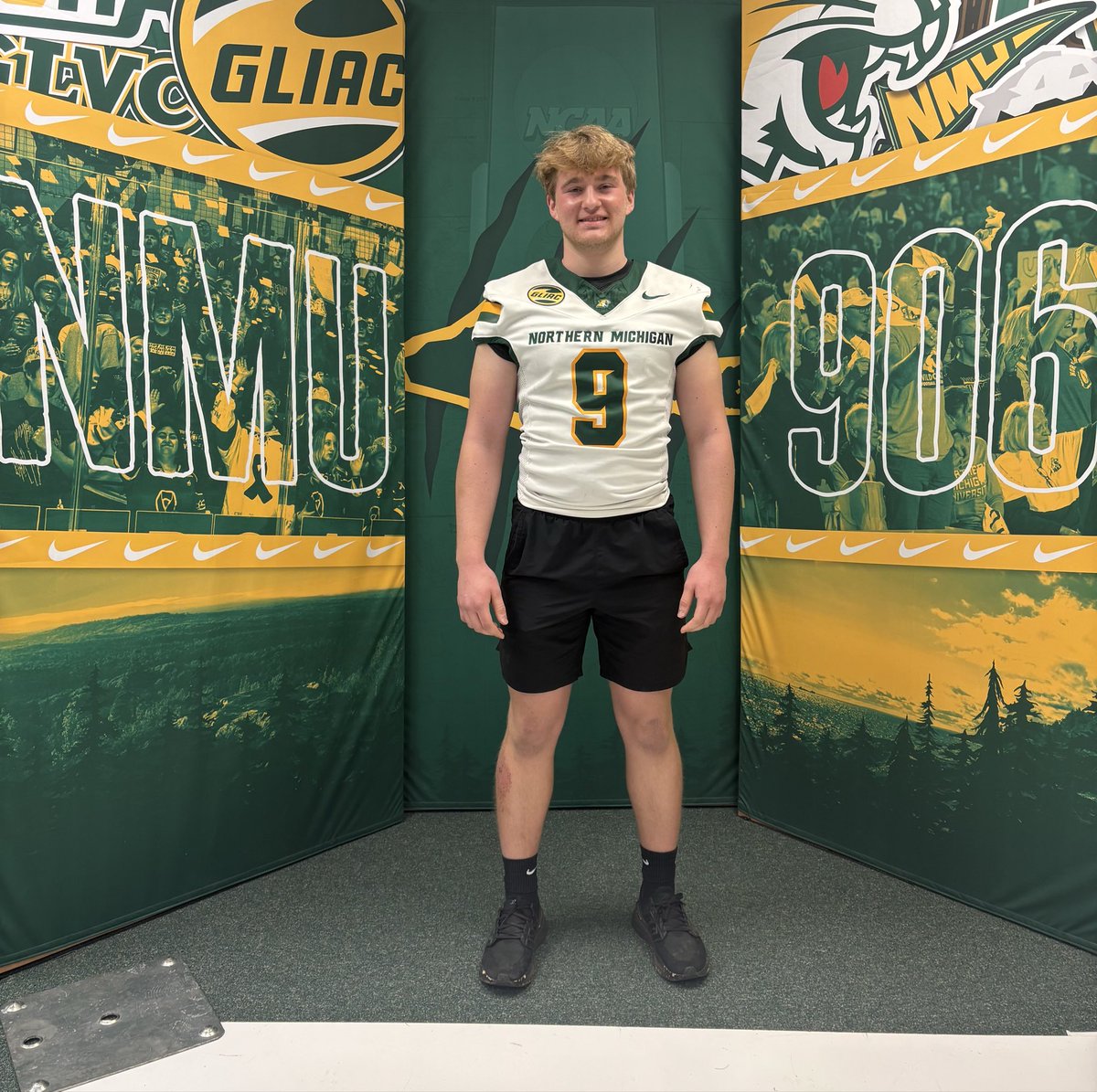 Tylerhendri1's tweet photo. Had a great time at NMU’s Junior Day! Thank you to Coach @CoachKrezek for the invite and the entire staff for a great experience. Looking forward to getting back on campus! #NMU https://t.co/YxQxLrwOx8