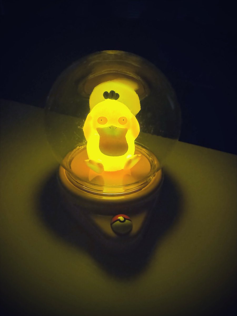 Minhtendo2's tweet photo. My Psyduck Mood Lamp 🛋️ https://t.co/arhS1sA4Rg