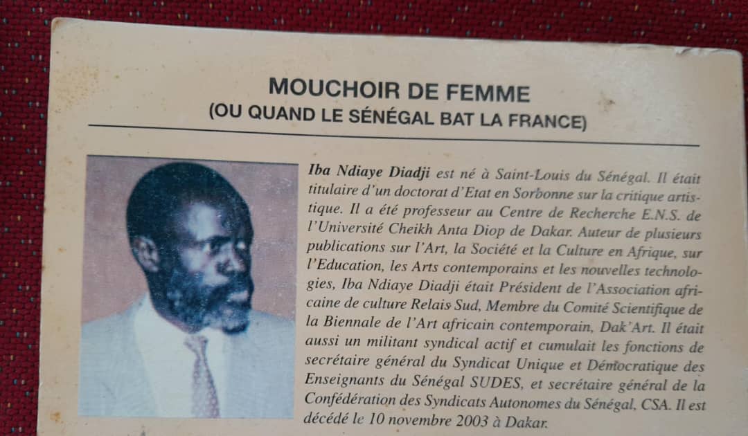 coumbas2's tweet image. #VendrediLecture relecture #roman société #femmes #violences
Iba Ndiaye Diadji, « Mouchoir de femme (Ou quand le Sénégal bat la France) », Éditions Presses Universitaires de Dakar, 2013.
Préface : Saliou Ndiaye (+ hommage de Mamadou Diouf).
ISBN : 2-913184-35-9
#Senegal 
#kebetu