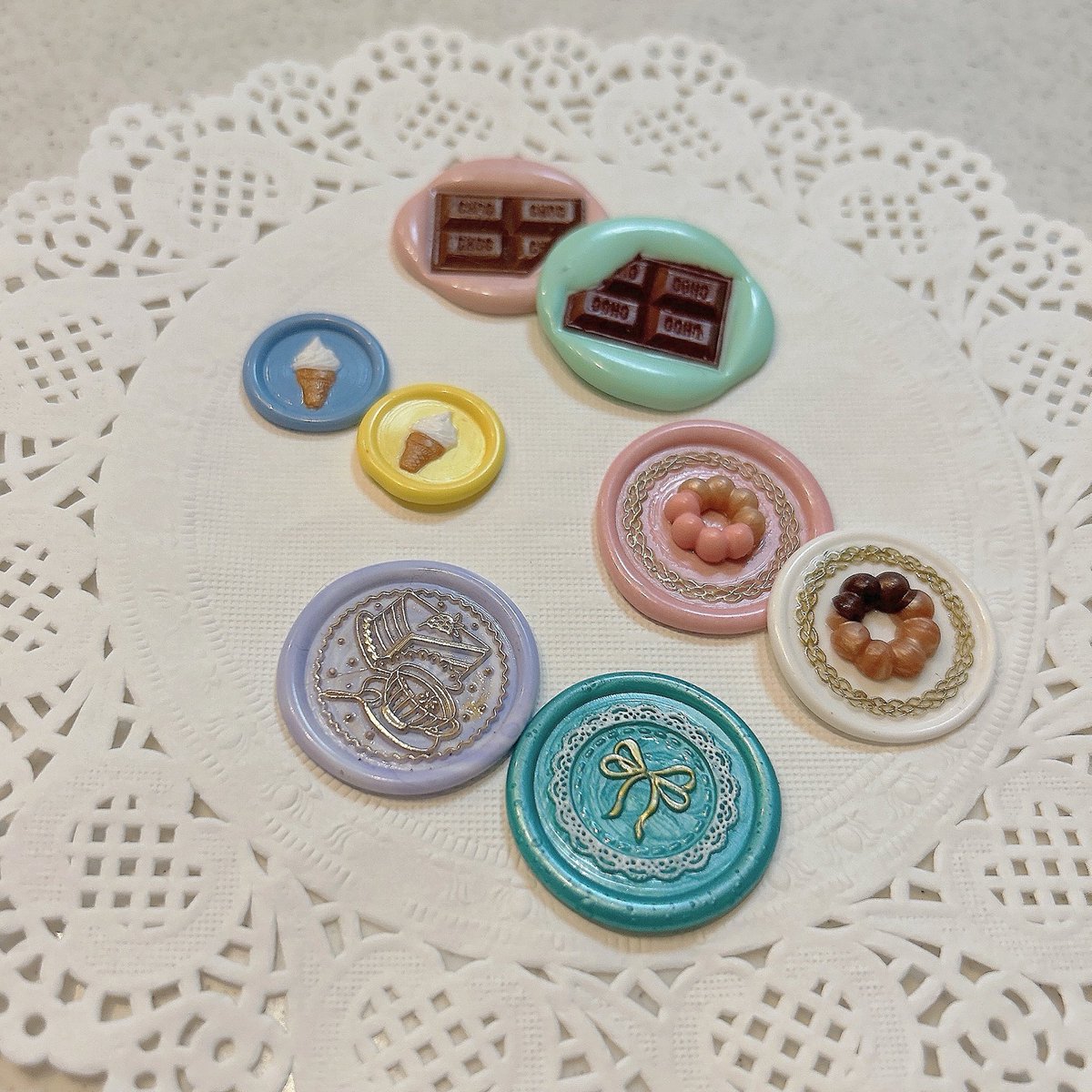 OneLeaf__oO's tweet photo. 文通村のお手紙用にシーリングスタンプを作っています°ʚ✉ɞ°

とっても楽しい♩♡ https://t.co/UgJ4YI9Acw