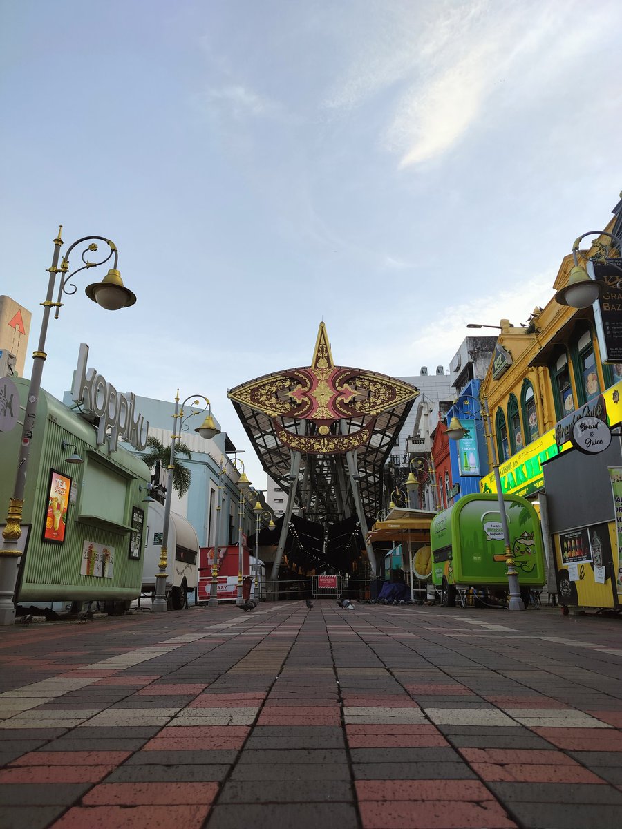 MillingtonSally's tweet image. Morning 5km run 
Exploring the capital! Another hot one! I wasn't sure how easy it was going to be, but I found a proper path by the river, under the monorail and through Chinatown. Couple of other runners out too. 
Happy Saturday! 😀🏃‍♀️🇲🇾
#KualaLumpur #Running #Malaysia