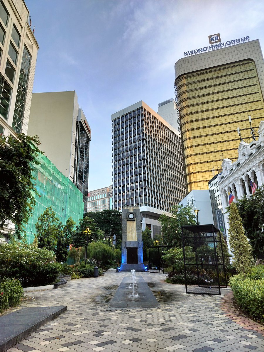 MillingtonSally's tweet image. Morning 5km run 
Exploring the capital! Another hot one! I wasn't sure how easy it was going to be, but I found a proper path by the river, under the monorail and through Chinatown. Couple of other runners out too. 
Happy Saturday! 😀🏃‍♀️🇲🇾
#KualaLumpur #Running #Malaysia