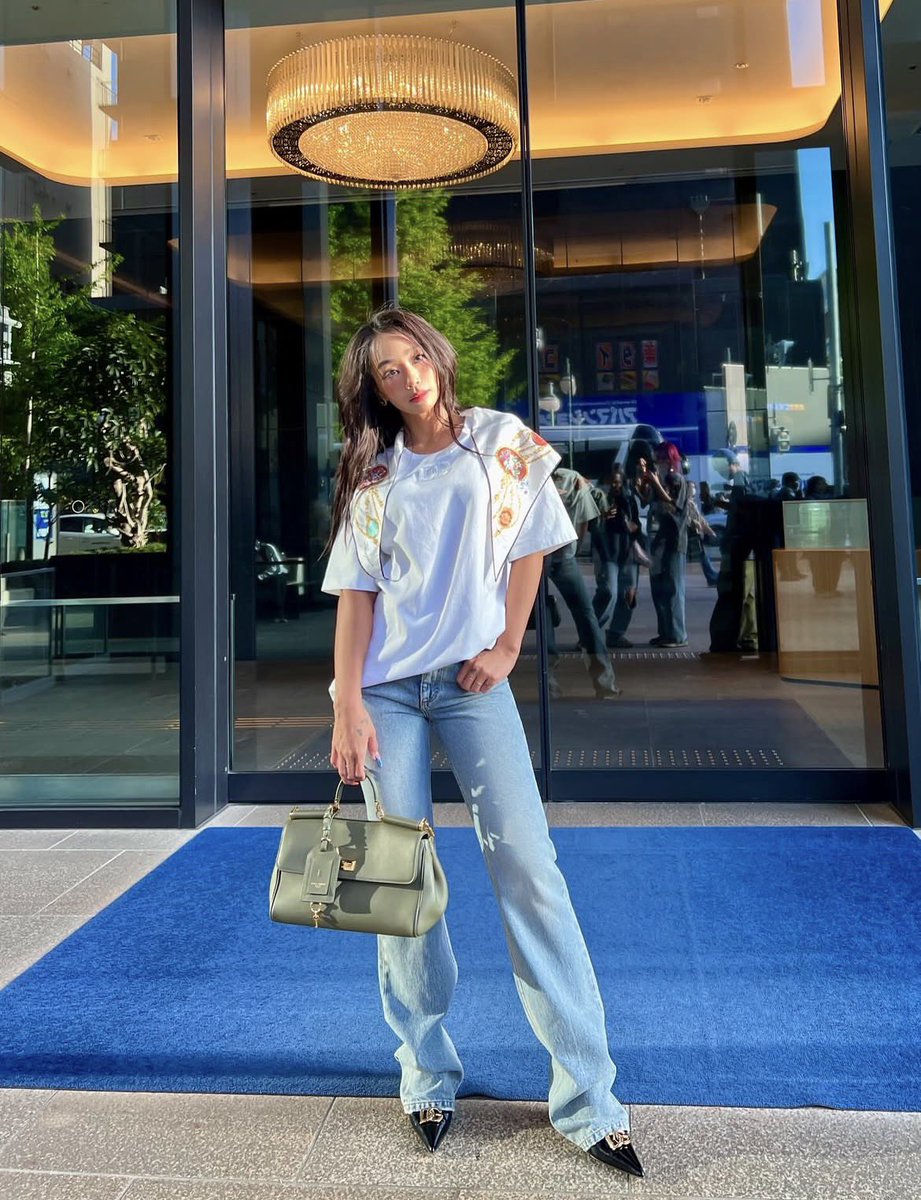 Hyolyn update Today in Japan wearing Dolce &amp; Gabbana  ❤️🍒