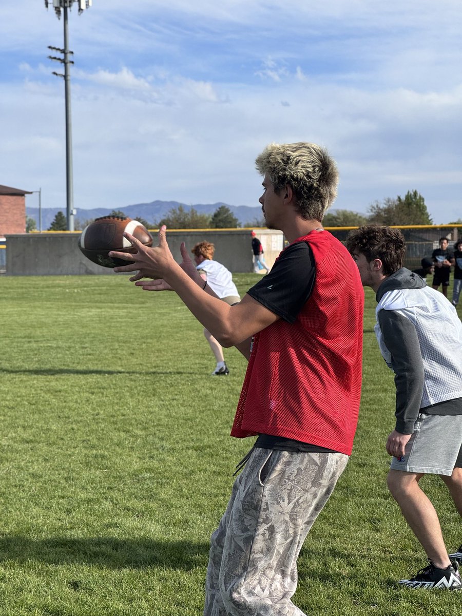 WestJordanHSFB's tweet image. Alone we can do so little, but together we can do so much. 

#Assignment 
#Alignment 
#Technique 
#GoJags 🐆