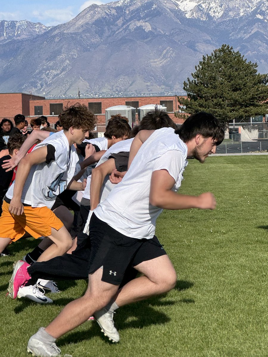 WestJordanHSFB's tweet image. Alone we can do so little, but together we can do so much. 

#Assignment 
#Alignment 
#Technique 
#GoJags 🐆