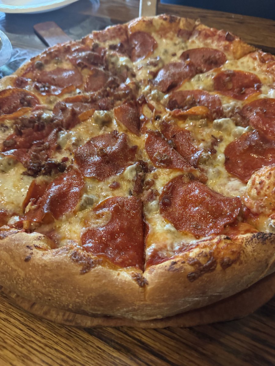 chelletalks's tweet photo. Pizza night! 😍 https://t.co/zBxEAFFDiT