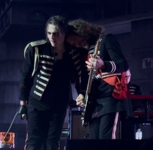 ray toro hourly tweet media