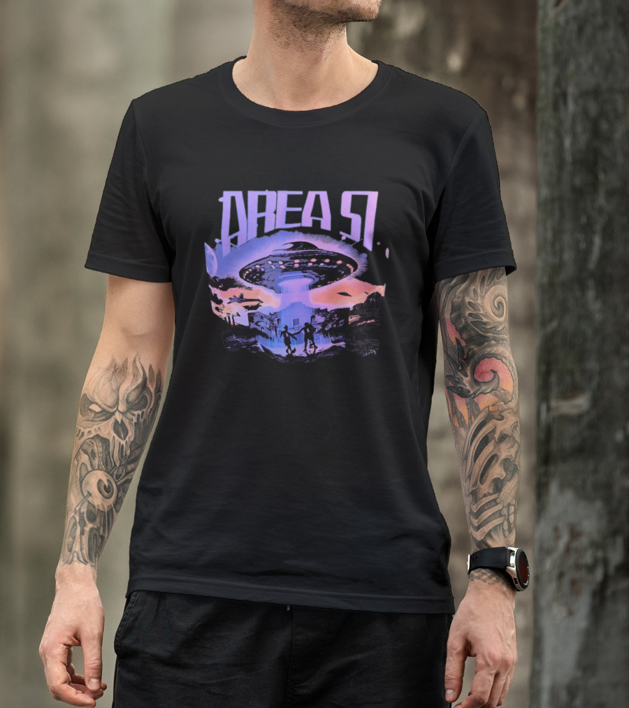 sarastanbrand's tweet image. Quick poll in spirit: Do you believe in UFOs? This Area 51 Extraterrestrial Invasion Scene T-Shirt from Sarastan totally captures that vibe! It takes me back to my childhood fascination with aliens. sarastan.com/product/t-shir…

#UFO #Area51 #Aliens