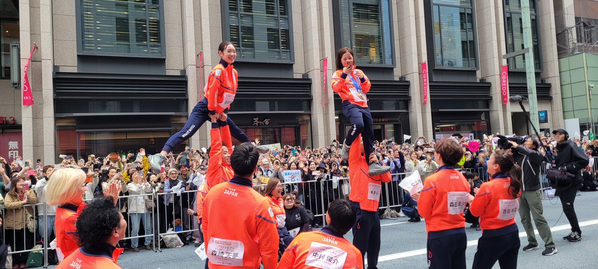 とにとに tweet media