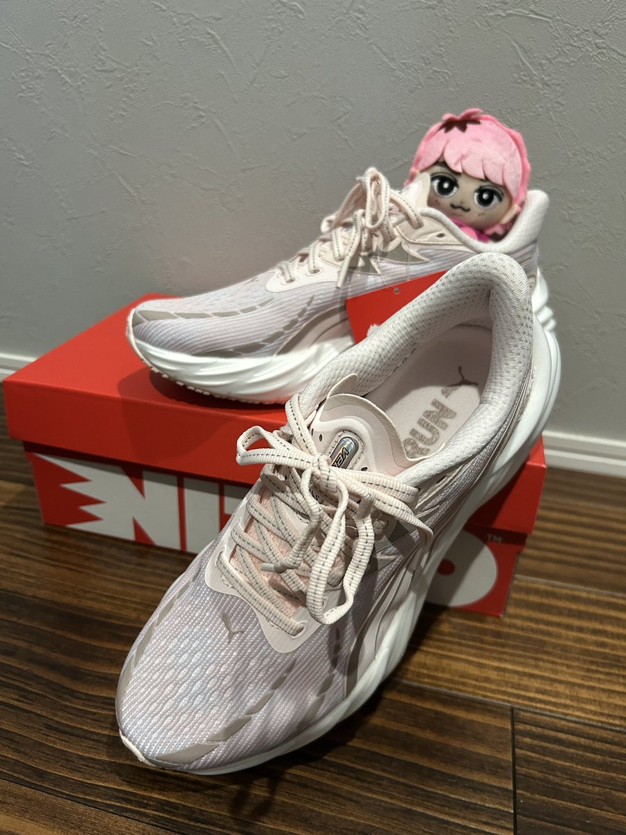 mimimimimin1123's tweet image. こちらも届きましたっ👟🩷
思った以上にピンク色が鮮やかで可愛い🩷
今回はさっくんモデル☺️
 #PUMA #SnowMan