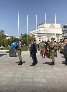 barbbk2's tweet photo. We were in Warsaw Poland; my son Lance &amp; daughter Mel, ( in my Daddy's homeland) Anzac day 2019, when we heard our NZ anthem playing, so we went to see what was happening... https://t.co/bn7cJN7E8m