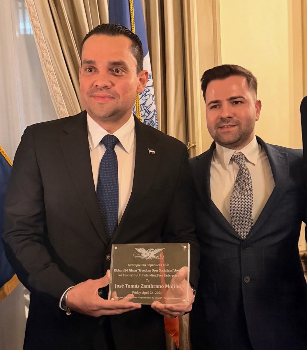 ¡Felicidades a <a href="/TommyZambranoM/">Tommy Zambrano</a> por este importante reconocimiento internacional! 🇭🇳👏 Un premio que destaca su liderazgo y compromiso con sus ideales.
¡Que sigan los éxitos!