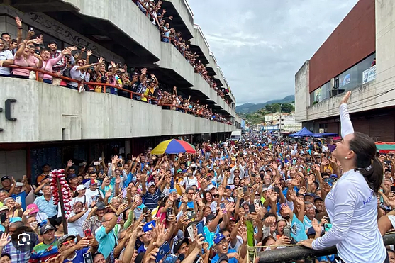 Drjnives252's tweet image. donde maria corina llega pasa esto..y no es hecho con IA...rolitranco de traga leche