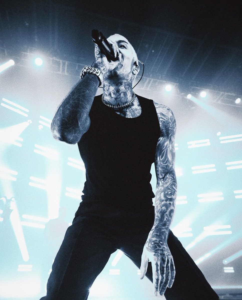 char 🐇2 tweet media