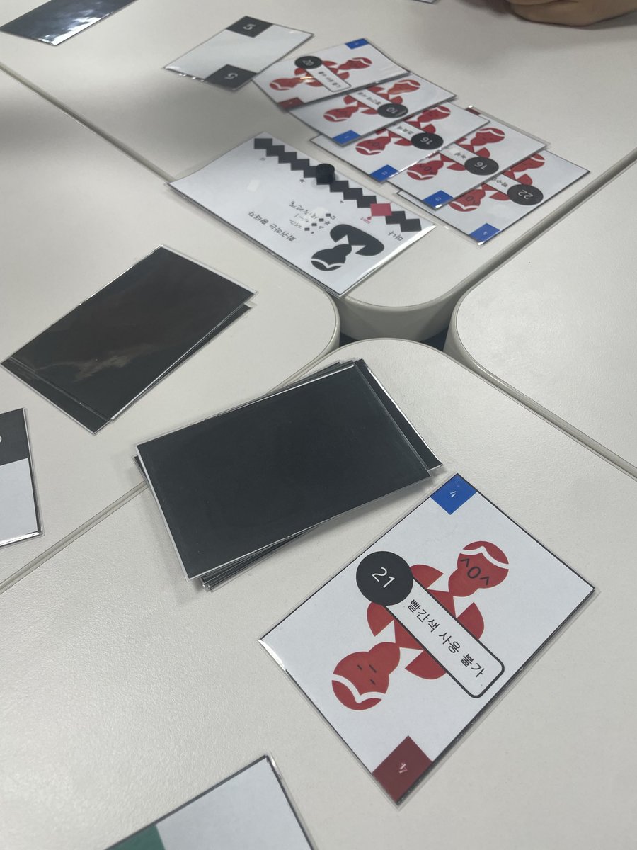 0206games's tweet photo. 制作したボードゲームのテストプレイ中です！ 協力型カードゲームで約15分ほど進行いたします。 たくさんのご関心をお願いいたします！ 秋の東京ボードゲームマーケットに行く予定です。

#ゲームマーケット #ゲムマ #ボードゲーム #ボドゲ #ゲムマ2026春 #ゲームマーケット2026春 https://t.co/71iJw1WEJx