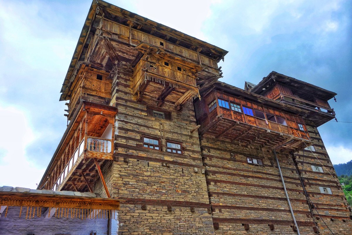 thw4u's tweet photo. 📍 Khaneti Fort, Shimla

Made by our Himlayan Architecture

#Kathkuni
#HimachalPradesh https://t.co/Kb9Ro4Zow5