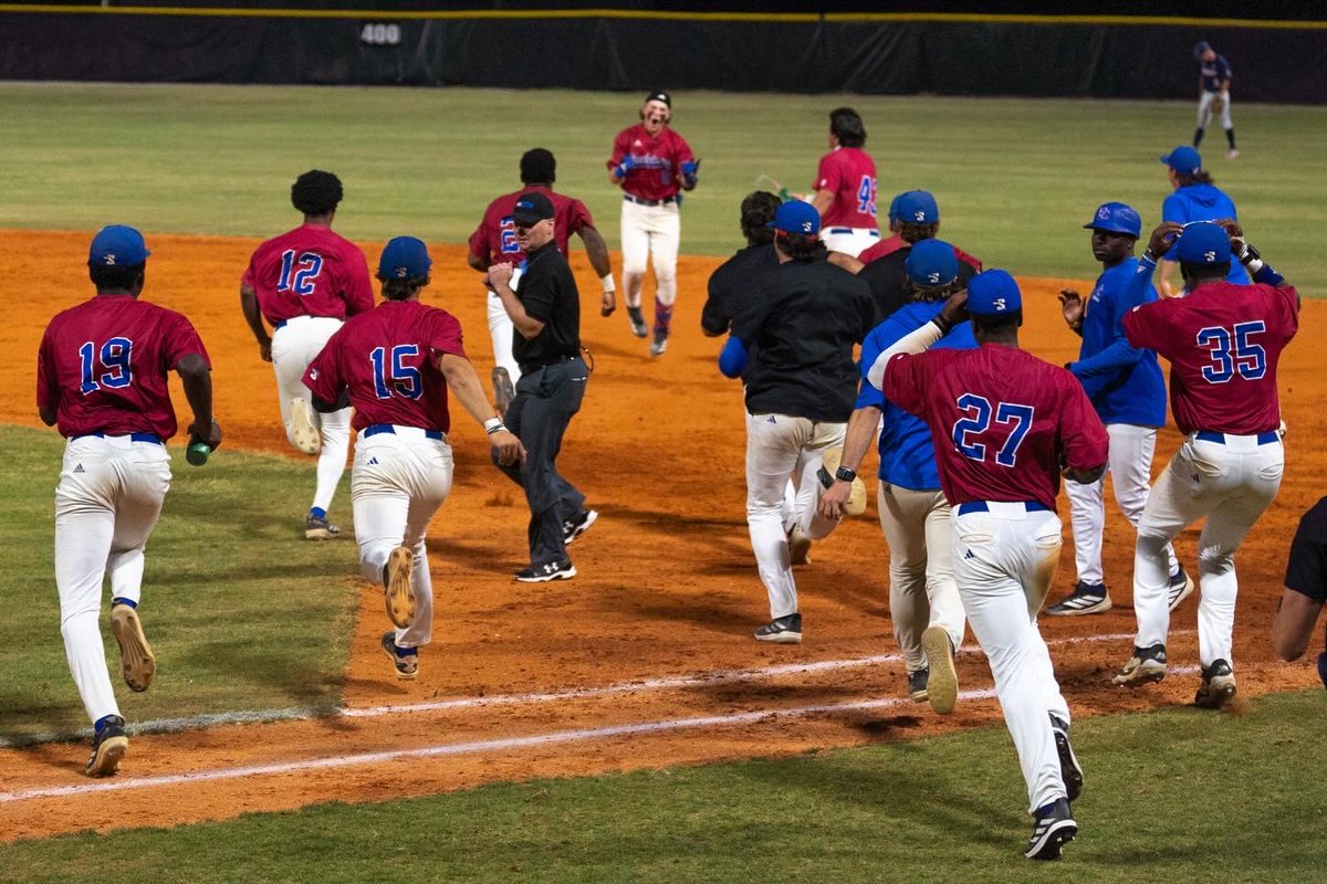 BlueHoseBSB's tweet photo. CAM CALLED GAME 🫡

#GoBlueHose https://t.co/T54C9xymLg