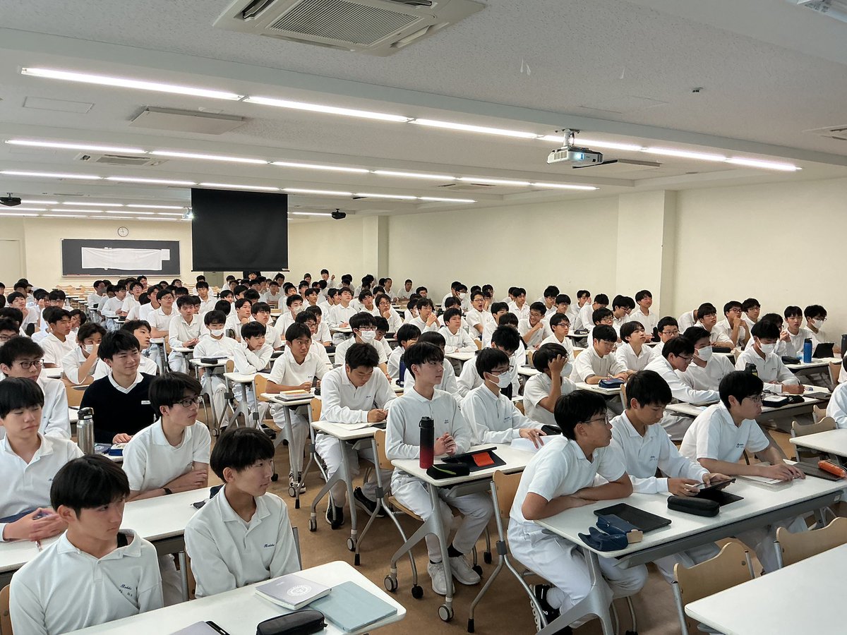 六甲学院 公式「くま先輩の日誌」 tweet media