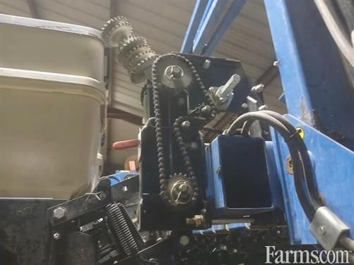 FarmsNews's tweet image. 2010 Kinze 3500 👇

Radial bean meter, 15 inch row spacing, 16 rows, 3.0 bushel, metering system, and more.

usfarmer.com/planting-and-s…

#ForSale