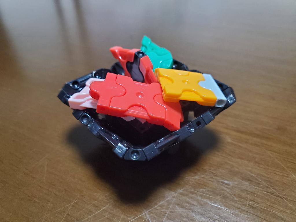 favorite_PIDL's tweet photo. ニックネーム：TOMATO
タイトル：ミニ海鮮丼
年齢：10歳
ピース数：57ピース
ご飯から突き出したエビを中心に美味しそうに盛り付けました

@LaQbl  
#LaQ芸術祭2026春の陣70ピース以下 https://t.co/EbqbfDpWOC