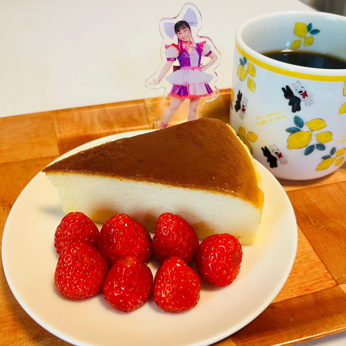 チーズスフレと苺ちゃん🍓 ヽ(①´ω｀⑦)ノ