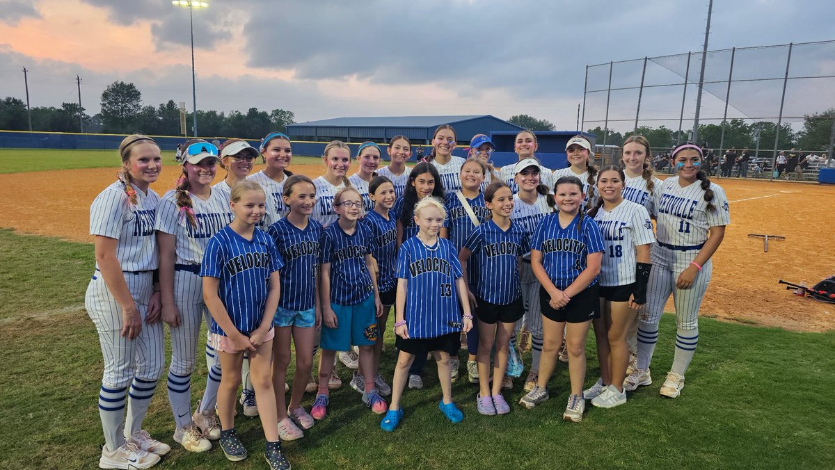 sloan_coach's tweet photo. Congrats to @LadyJay_Sb on a 3-1 victory this evening over Calhoun to advance in the playoffs! Thank you to the Needville Velocity Softball team for coming out to support tonight! #CodeBLUE @rpdrakejr @NHSMrJ @StatScinta @NeedvilleABC @NeedvilleA https://t.co/W9hUJd1TW9