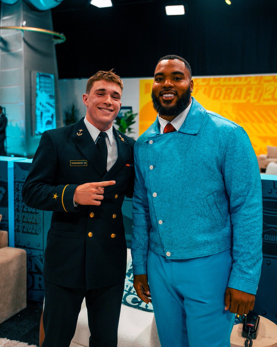 NavyFB's tweet image. Stars are out in the Green Room

#GoNavy | #RollGoats