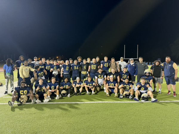 CoachAKolb's tweet photo. Last spring ball practice in the books 🏈
Defense locked in… #NoFlyZone https://t.co/bCK2QjuIMt