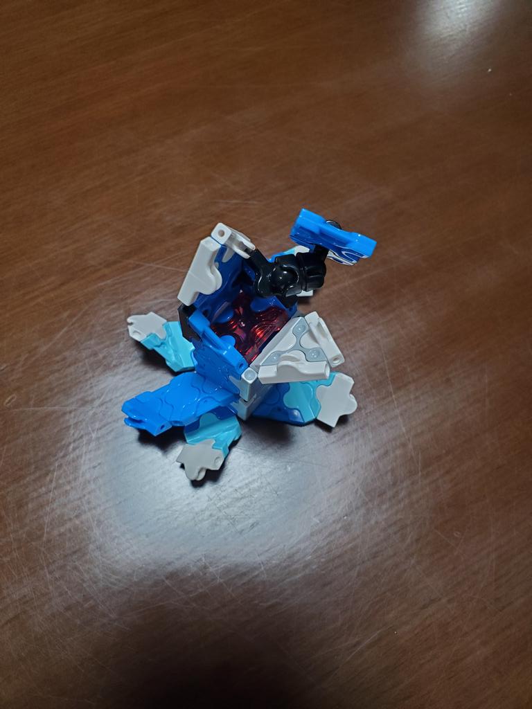 favorite_PIDL's tweet photo. ニックネーム：TOMATO
タイトル：モササウルスの狩り（ミニ）
年齢：10歳
ピース数：70ピース
限られたパーツでも水しぶきと口の中までこだわりました
@LaQbl  
#LaQ芸術祭2026春の陣70ピース以下 https://t.co/912pm2xlcK