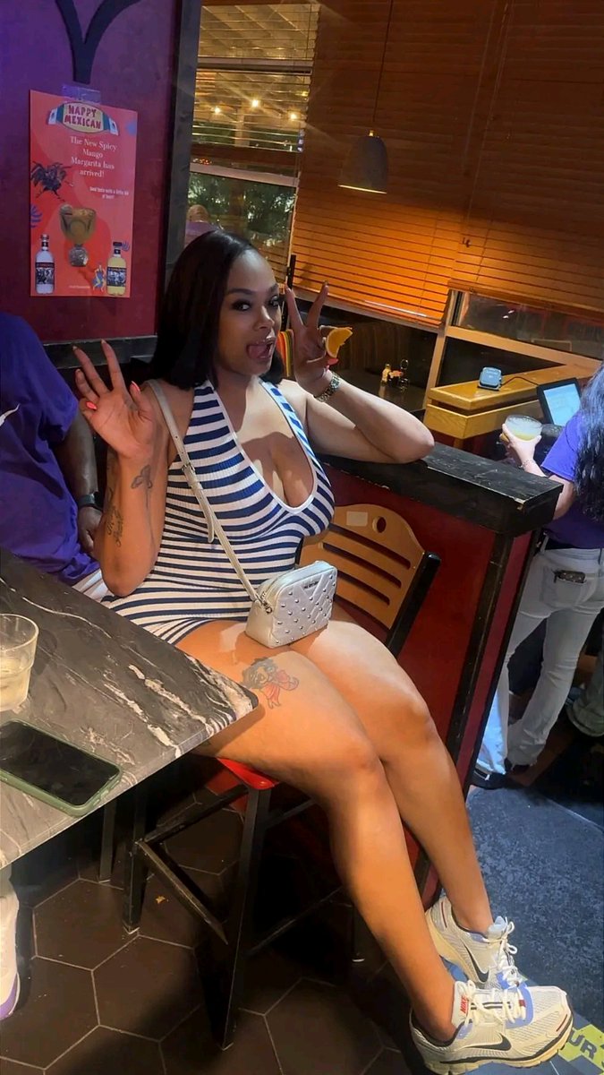 the_real_Monica tweet media