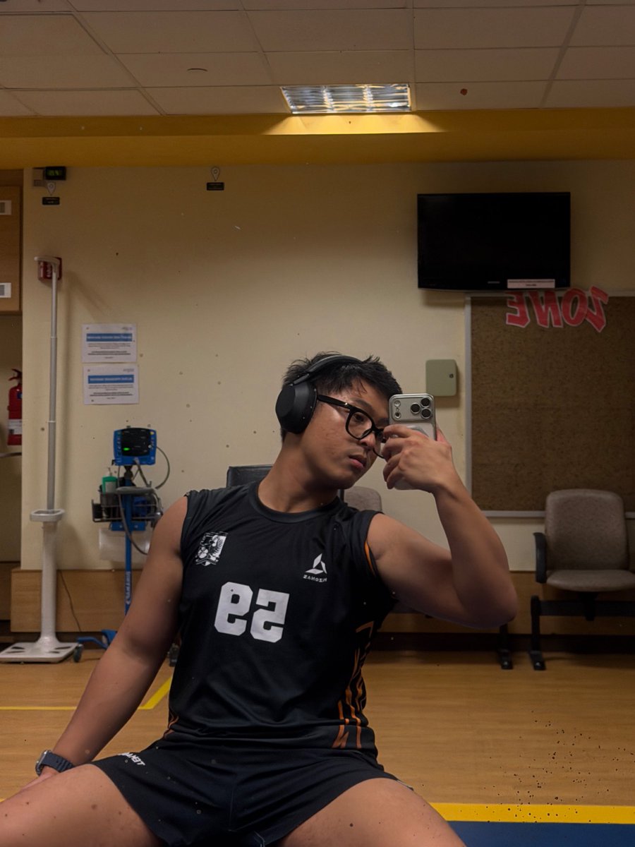 JoshuaAlexius's tweet photo. jerseys as gym fits are chef’s kiss frfr https://t.co/w8hsZA4YOa