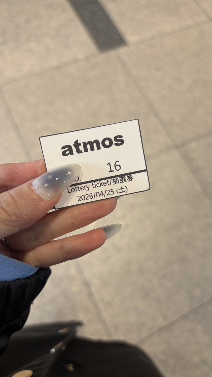 chiroru_035's tweet image. 整番3の抽選16で無事2色げっちゅ✨️
福岡にもサインあったんかーい笑笑
#KingGnu  #PJ   #pointlessjourney