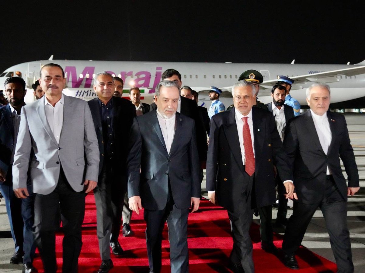 🇮🇷🗣️ ईरानी शिक्षाविद डॉ. मोहम्मद मरांदी:

इस्लामाबाद दौरे के दौरान ईरान के विदेश मंत्री ट्रंप प्रशासन से कोई बातचीत नहीं करेंगे।
सिर्फ पाकिस्तान को युद्ध खत्म करने पर ईरान का रुख बताएंगे।

यह दौरा जनरल आसिम मुनीर की तेहरान यात्रा के जवाब में है।
किसी भी अमेरिकी अधिकारी से मुलाकात