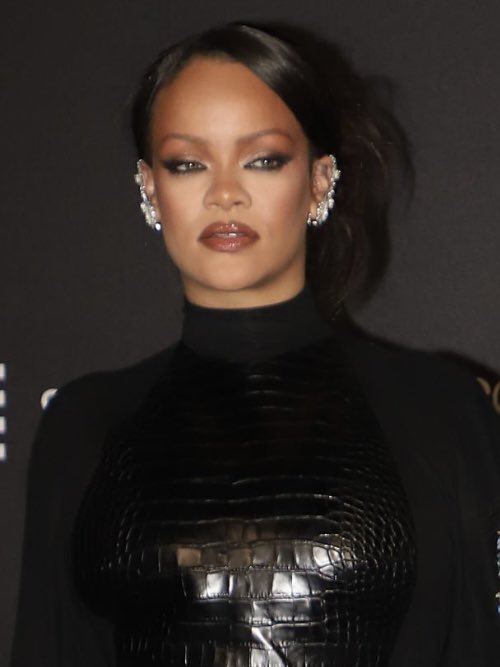 she looks so pretty!!!