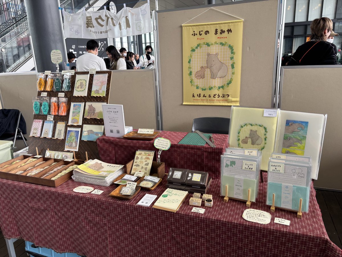 mamiya_no's tweet photo. 設営完了してます！
く-２でお待ちしております🍀

#バク展 https://t.co/Lb87pP3xj5
