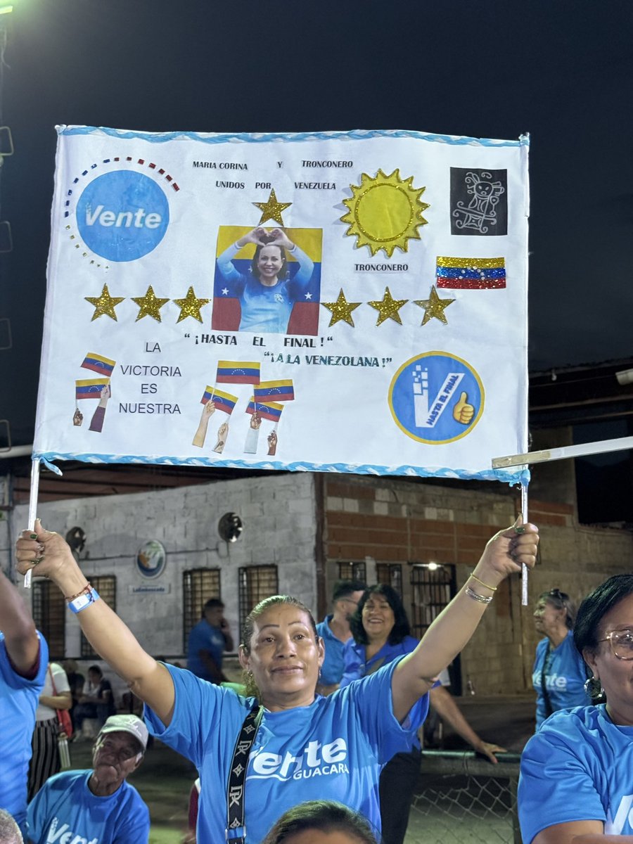 CaraboboConVzla's tweet photo. ¡Así se vivió hoy el gran encuentro con el Equipo Vente Guacara!

Junto a los equipos parroquiales, colegios ciudadanos, amigos y aliados de la Unidad Democrática, el equipo de Vente Venezuela en el municipio #Guacara recibieron su Coord. municipal Aída Santana #ALaVenezolana 🇻🇪 https://t.co/xBWrMftRof