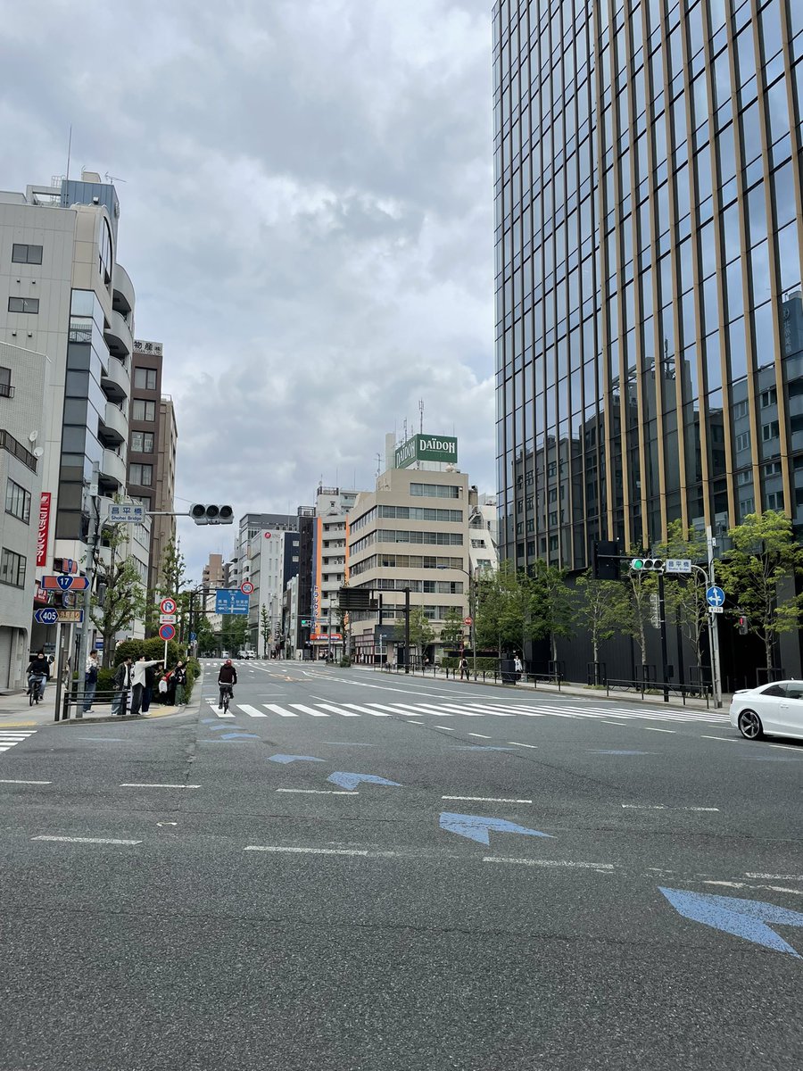今日はこちらでお散歩です。