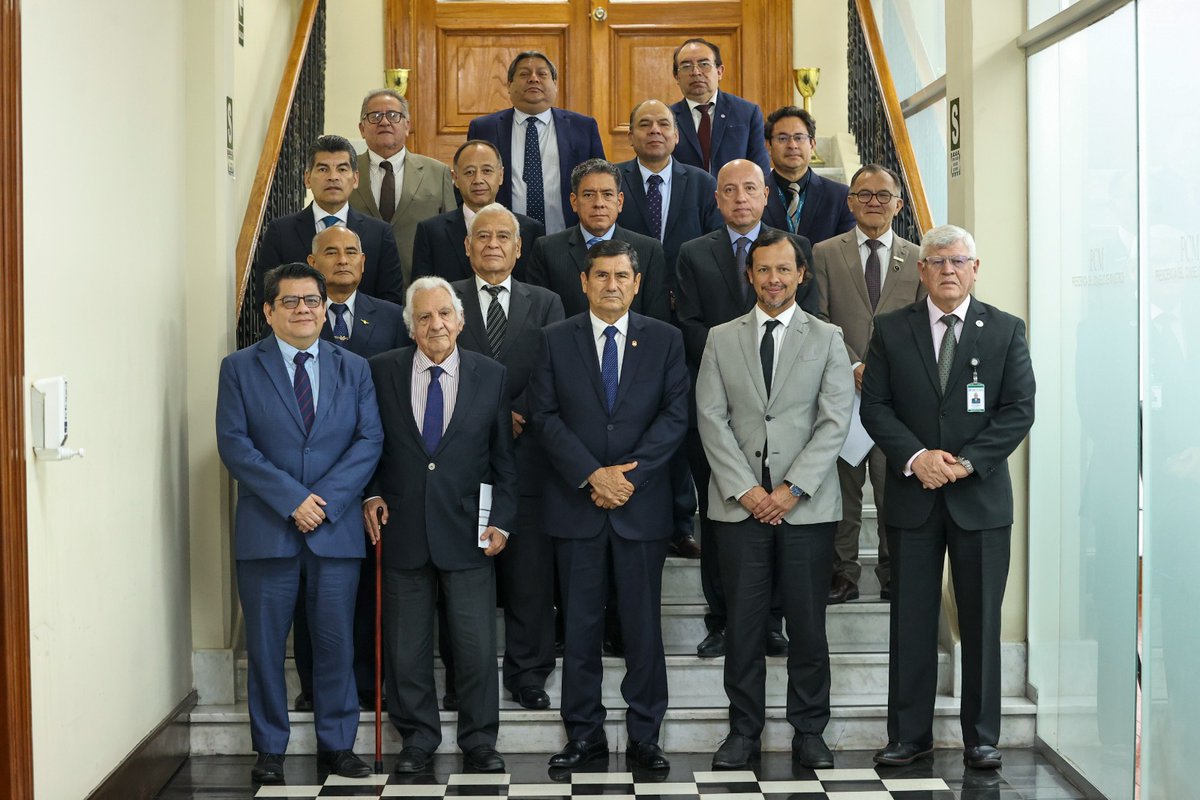 pcmperu's tweet photo. 🤝 Articulación para fortalecer la gestión pública

El premier Luis Enrique Arroyo Sánchez sostuvo una reunión de trabajo con las entidades adscritas a la Presidencia del Consejo de Ministros para alinear acciones, optimizar la gestión pública y avanzar en resultados concretos para la ciudadanía.