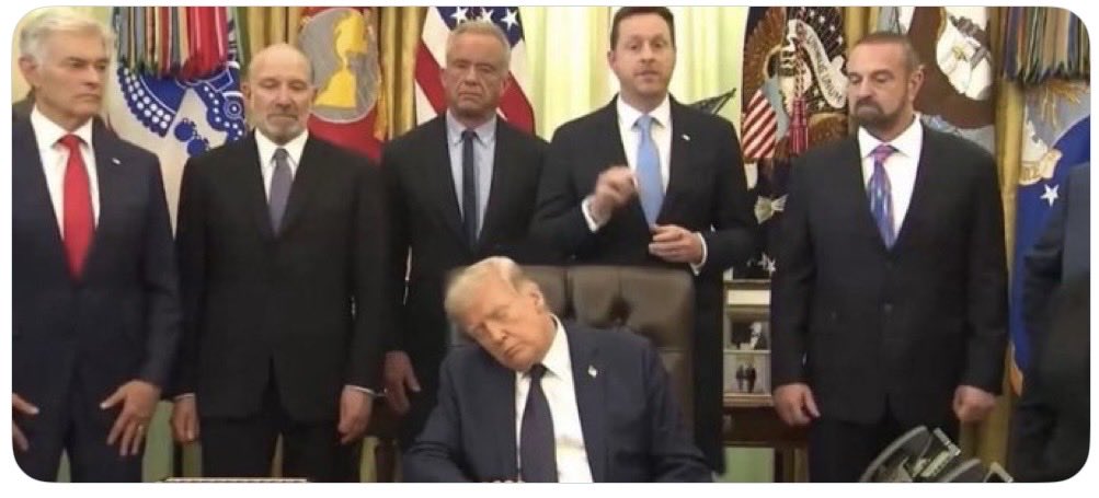 JohnRiggins tweet media