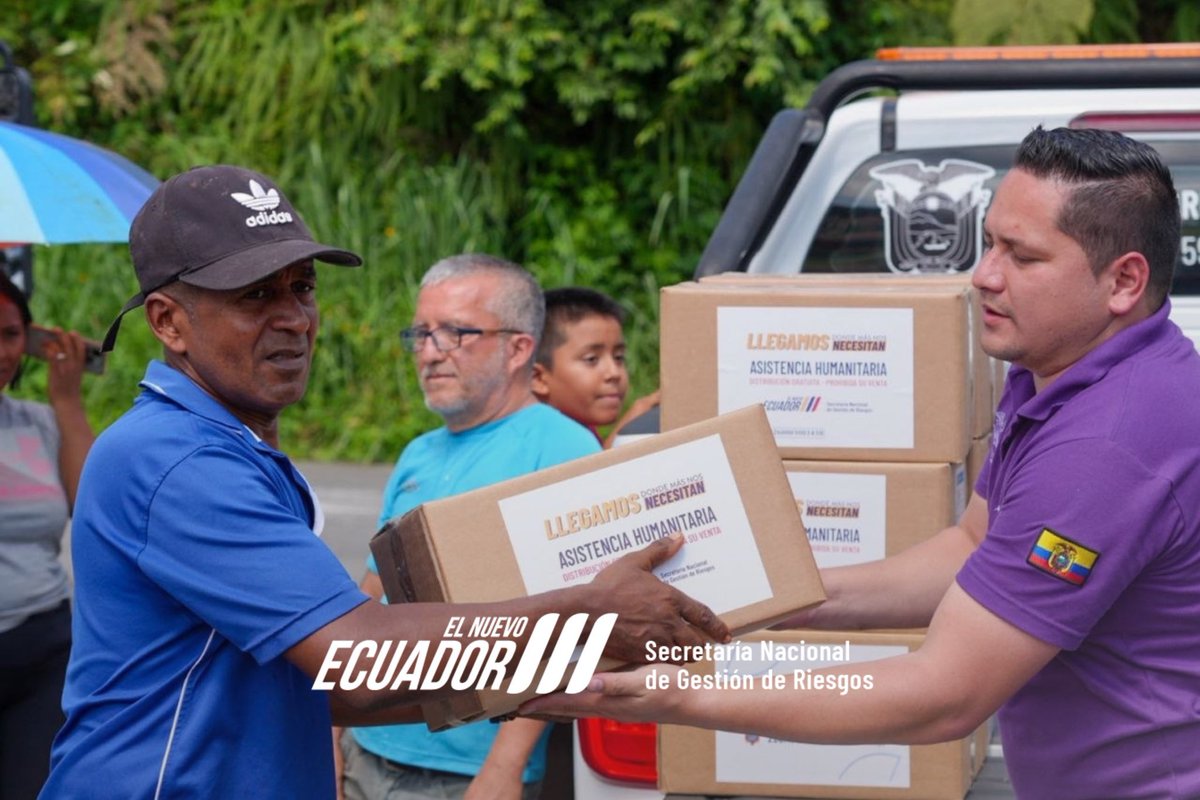 CaroLozanoHaro's tweet photo. Hoy llegamos a varias comunidades del país para acompañar y apoyar a las familias afectadas por la temporada lluviosa.

Desde @riesgos_ec realizamos la entrega total de asistencia humanitaria en Azuay, Esmeraldas, Guayas, Manabí, Napo, Orellana y Pichincha.

Entregamos:
▫️ 522 kits de alimentos  
▫️ 405 kits de cocina  
▫️ 12 kits de higiene  
▫️ 11 kits de limpieza  
▫️ 18 kits de dormir  

Seguimos en territorio, cerca de la gente, brindando apoyo donde más nos necesitan! 🇪🇨💜  
#ElNuevoEcuador