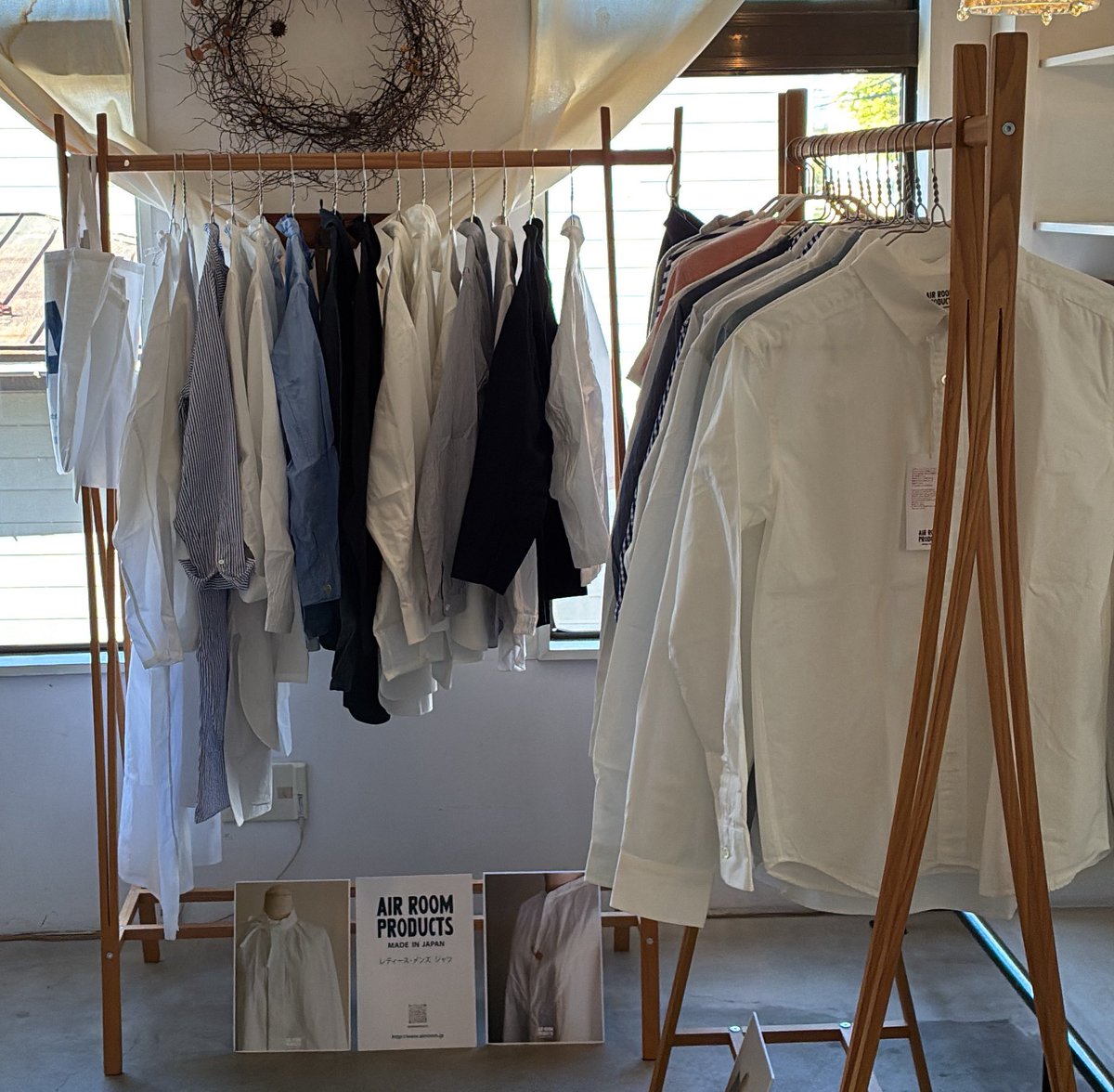 「白シャツとSATOのロールキャベツ」
AIR ROOM PRODUCTSの白シャツ販売会 
はじまりました！

2026/4/25〜27
25/8時〜18時 ・ 26/9時30分〜18時・27/10時〜19時 
※26日はSATOさんのロールキャベツ
08 COFFEE　秋田市山王新町13-21-2F