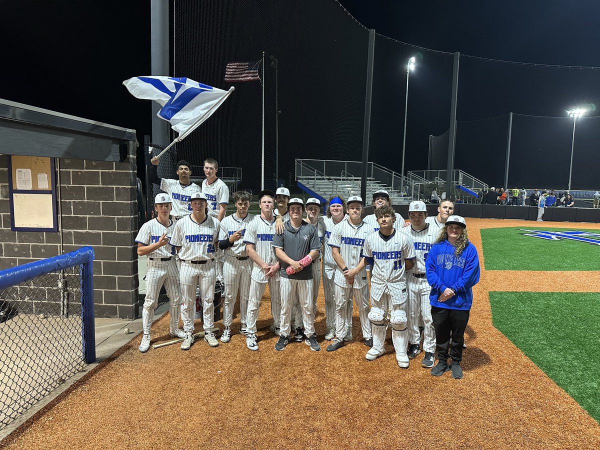 LeavenworthBas1's tweet photo. Busy week for the Pioneers, but a good one! 3-0 for the home stand this week!  9-1 over Atchison, 15-0 over Topeka West and 9-2 over Olathe North. Back to Topeka tomorrow to finish the postponed game 2 with Shawnee Heights. Now sitting at 10-6 on the season. #SWWN #EarnIt https://t.co/C4B38npVWj